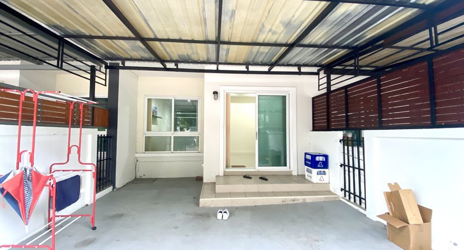 For rent 2 bedrooms townhouse in Mueang Chiang Mai, Chiang Mai