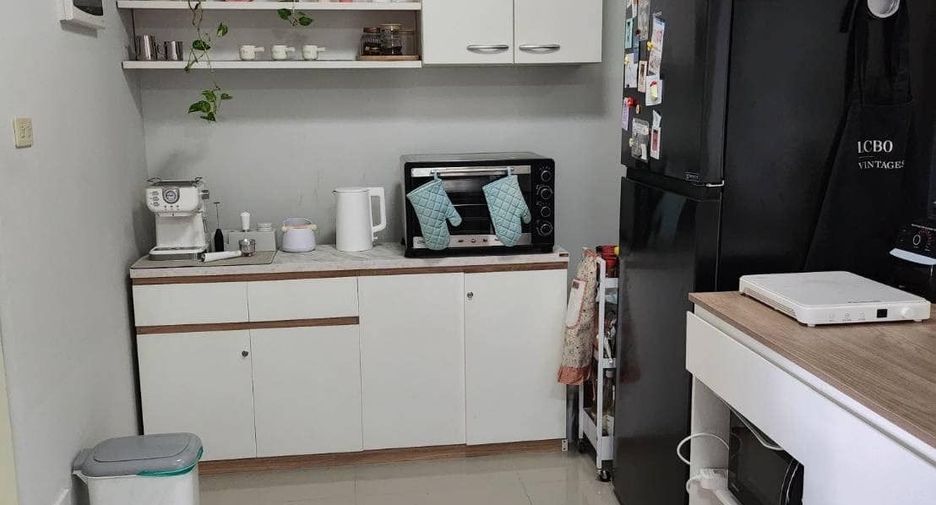 For rent 2 bedrooms townhouse in Saraphi, Chiang Mai
