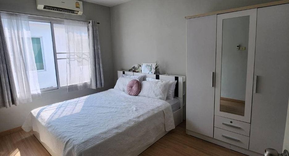 For rent 2 bedrooms townhouse in Saraphi, Chiang Mai