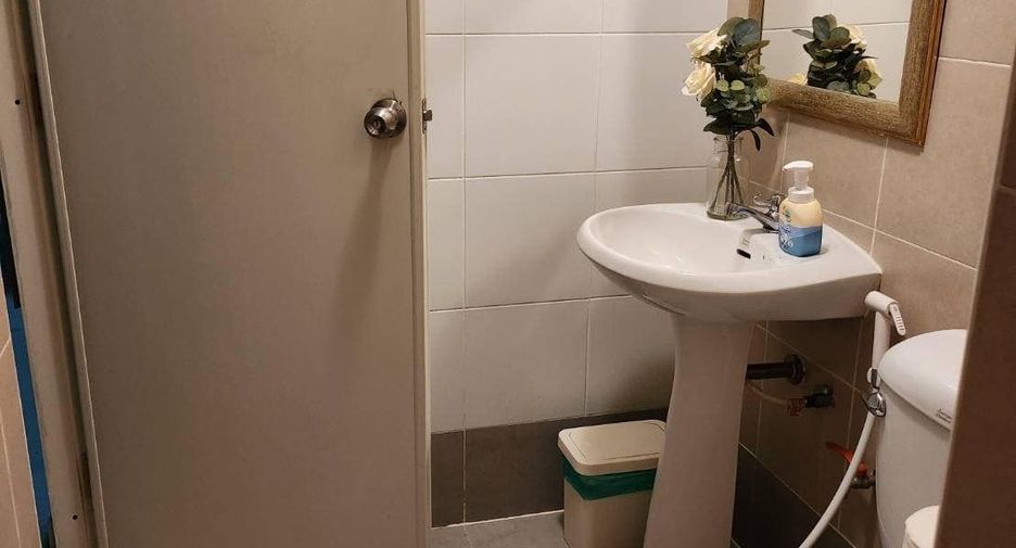 For rent 2 bedrooms townhouse in Saraphi, Chiang Mai