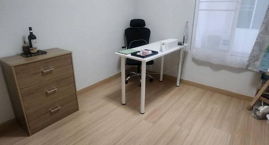 For rent 2 bedrooms townhouse in Saraphi, Chiang Mai