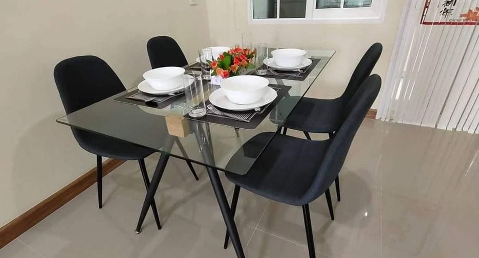 For rent 3 bedrooms townhouse in Mueang Chiang Mai, Chiang Mai