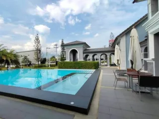 For rent 3 bedrooms townhouse in Mueang Chiang Mai, Chiang Mai