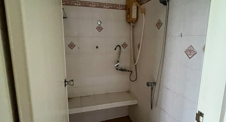 For rent 3 ベッドルーム townhouse in Din Daeng, Bangkok