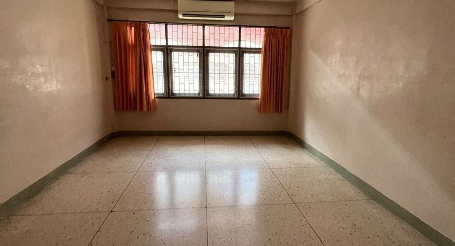 For rent 3 ベッドルーム townhouse in Din Daeng, Bangkok