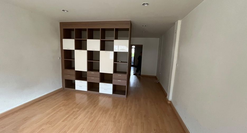For rent 3 ベッドルーム townhouse in Din Daeng, Bangkok