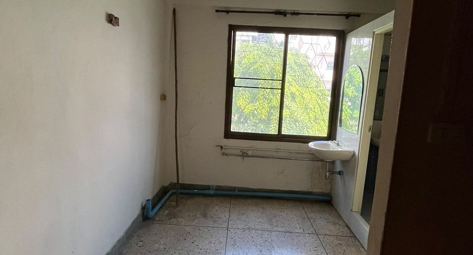 For rent 3 ベッドルーム townhouse in Din Daeng, Bangkok