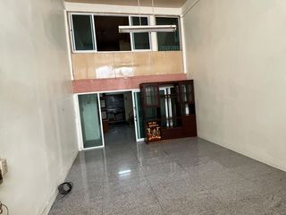For rent 3 ベッドルーム townhouse in Din Daeng, Bangkok
