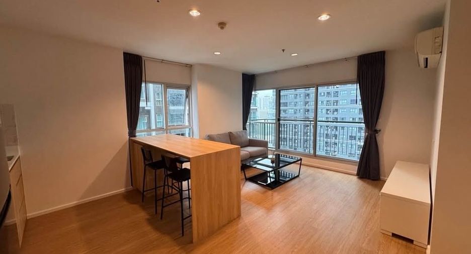 For rent 2 bedrooms condo in Huai Khwang, Bangkok