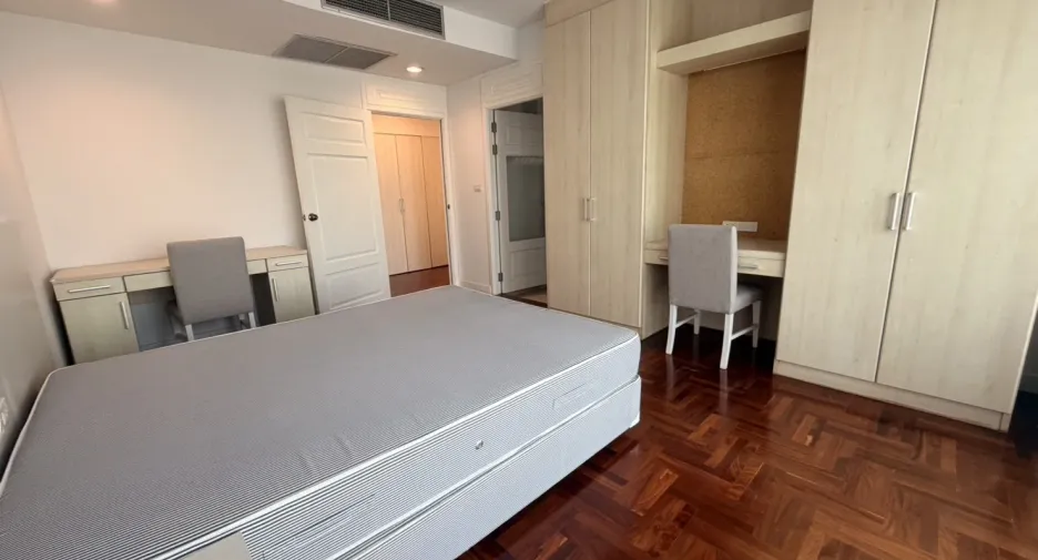 For rent 3 bedrooms condo in Khlong Toei, Bangkok
