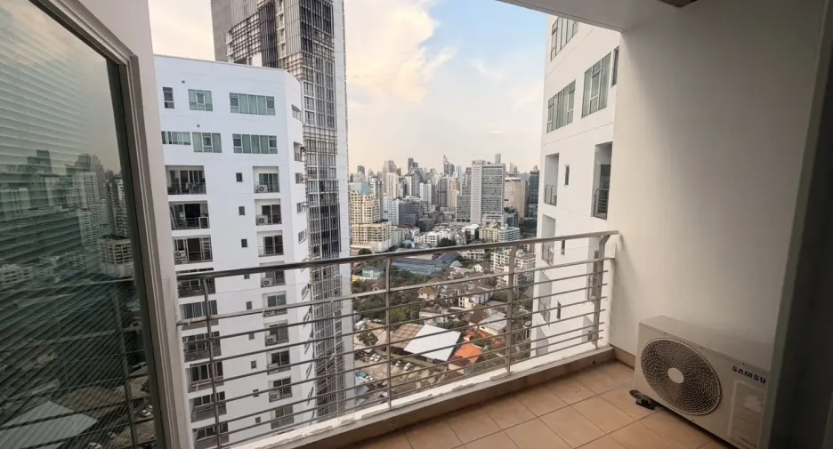 For rent 3 bedrooms condo in Khlong Toei, Bangkok
