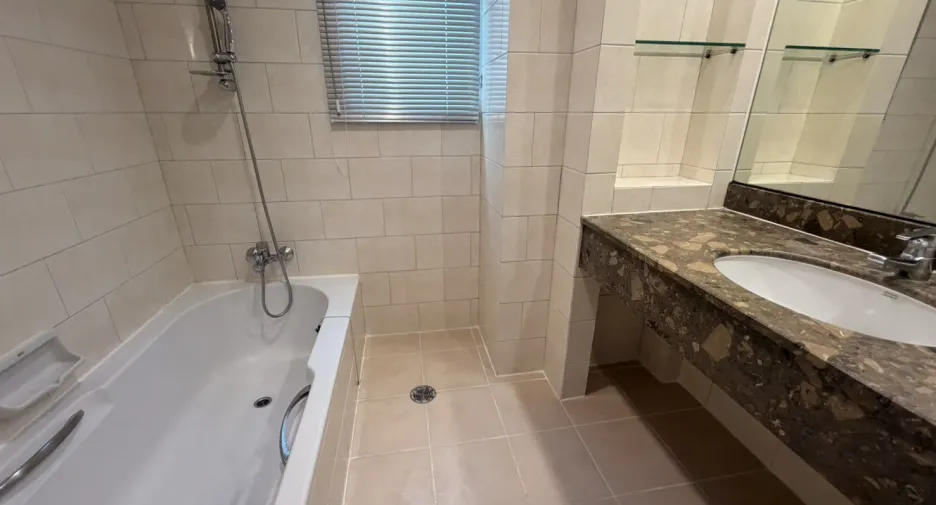 For rent 3 bedrooms condo in Khlong Toei, Bangkok