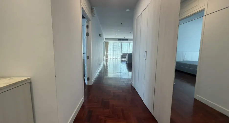 For rent 3 bedrooms condo in Khlong Toei, Bangkok