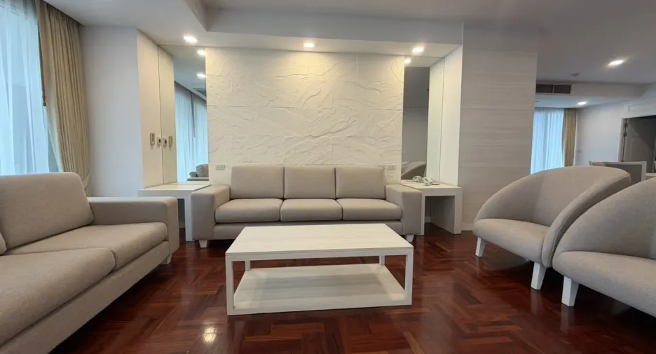 For rent 3 bedrooms condo in Khlong Toei, Bangkok