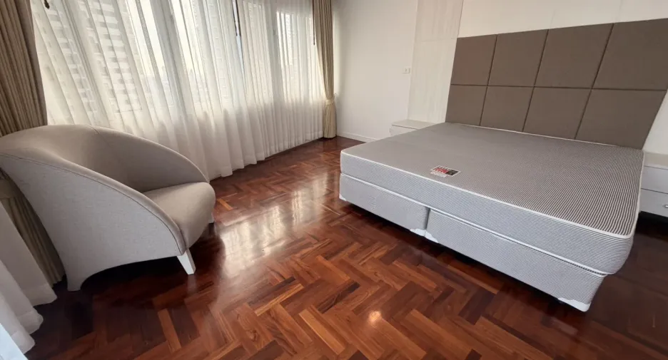 For rent 3 bedrooms condo in Khlong Toei, Bangkok