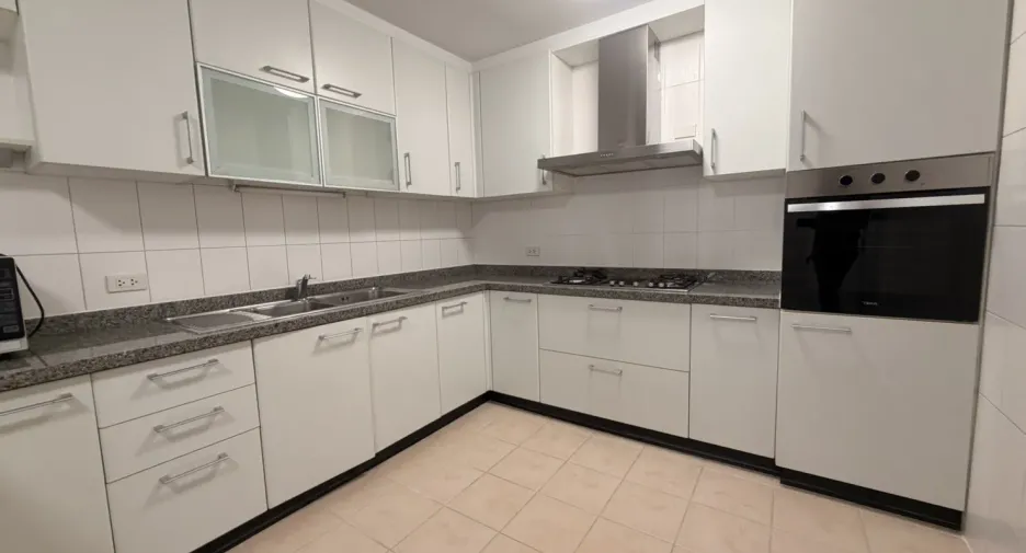 For rent 3 bedrooms condo in Khlong Toei, Bangkok