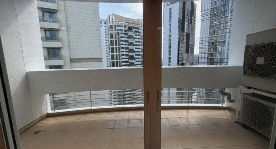 For rent 3 bedrooms condo in Khlong Toei, Bangkok