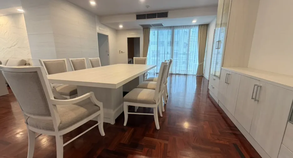 For rent 3 bedrooms condo in Khlong Toei, Bangkok