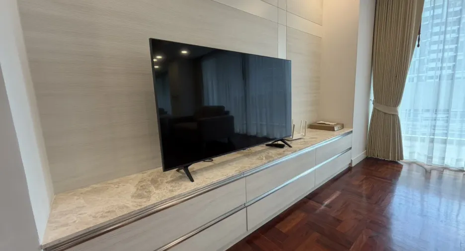 For rent 3 bedrooms condo in Khlong Toei, Bangkok
