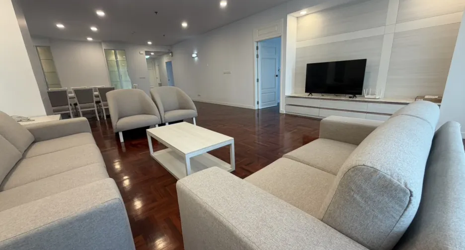 For rent 3 bedrooms condo in Khlong Toei, Bangkok