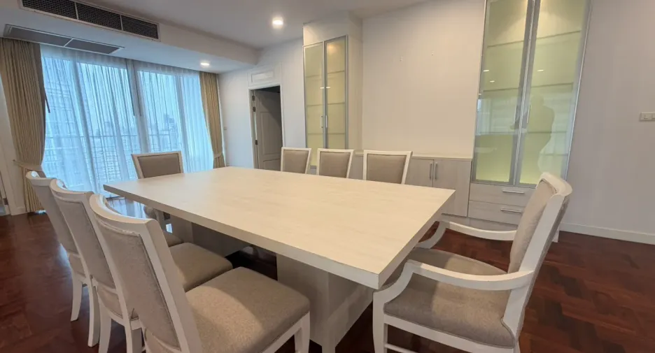 For rent 3 bedrooms condo in Khlong Toei, Bangkok
