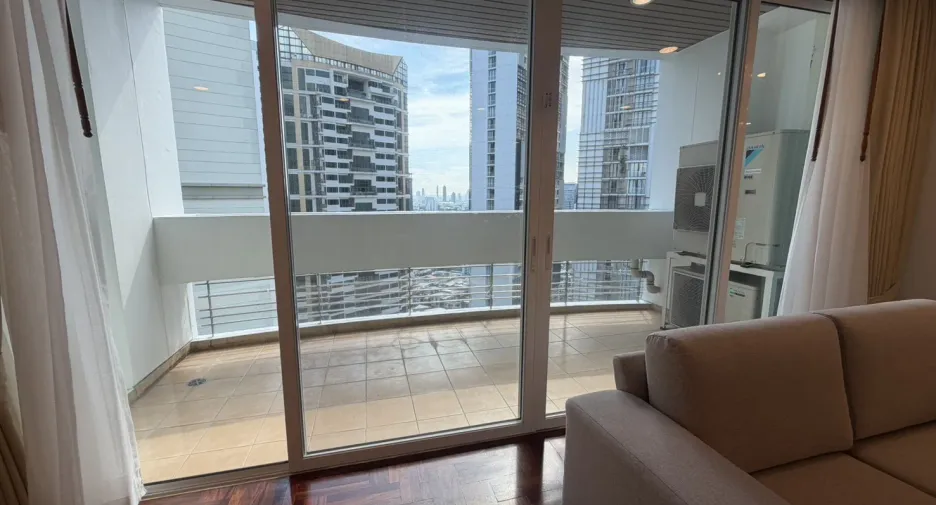 For rent 3 bedrooms condo in Khlong Toei, Bangkok