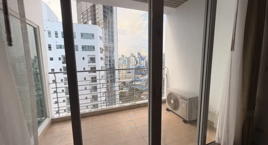 For rent 3 bedrooms condo in Khlong Toei, Bangkok