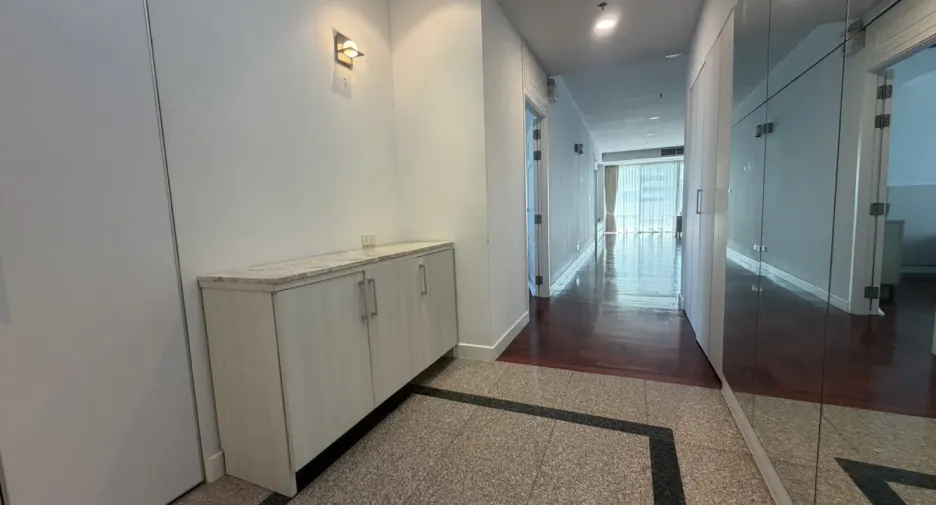 For rent 3 bedrooms condo in Khlong Toei, Bangkok
