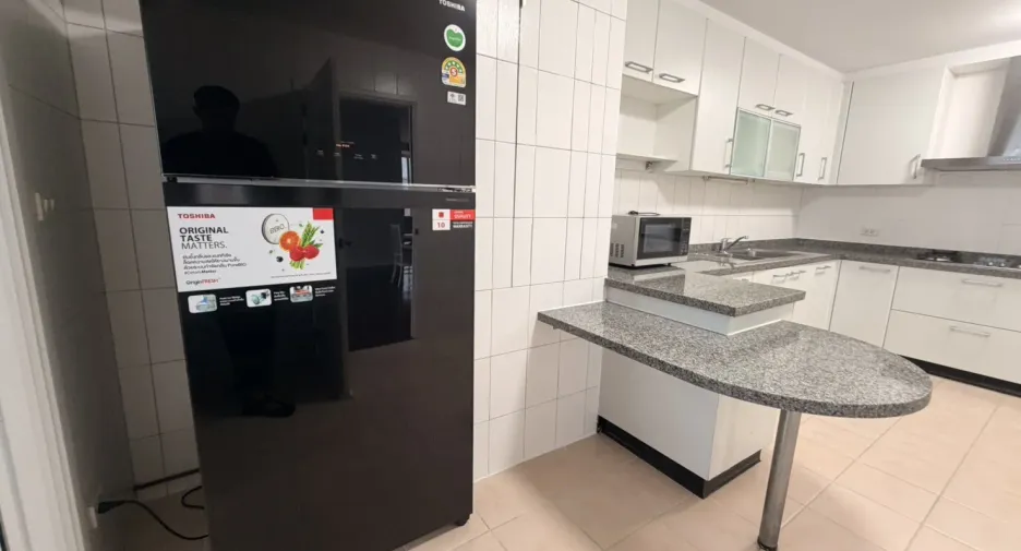 For rent 3 bedrooms condo in Khlong Toei, Bangkok