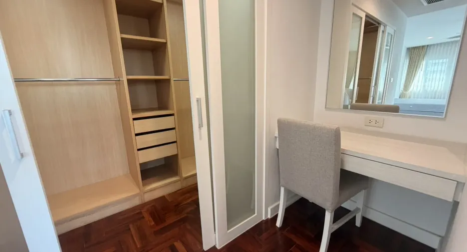 For rent 3 bedrooms condo in Khlong Toei, Bangkok