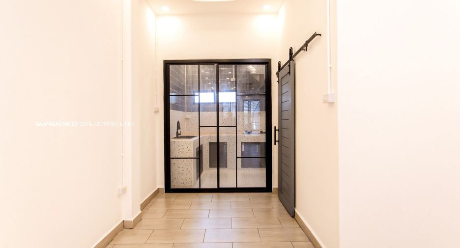 For sale 4 bedrooms townhouse in Bueng Kum, Bangkok