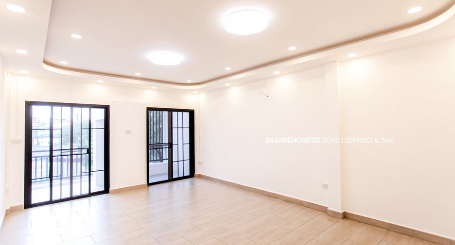 For sale 4 bedrooms townhouse in Bueng Kum, Bangkok