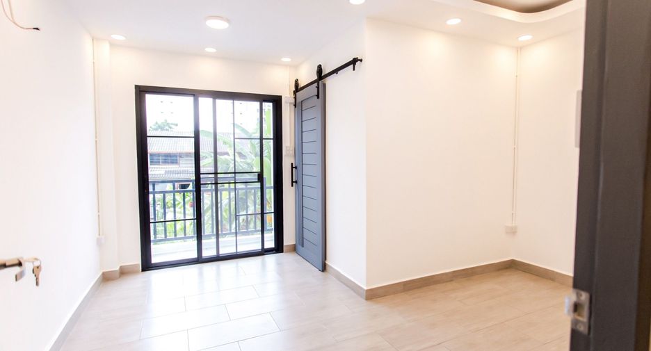 For sale 4 bedrooms townhouse in Bueng Kum, Bangkok