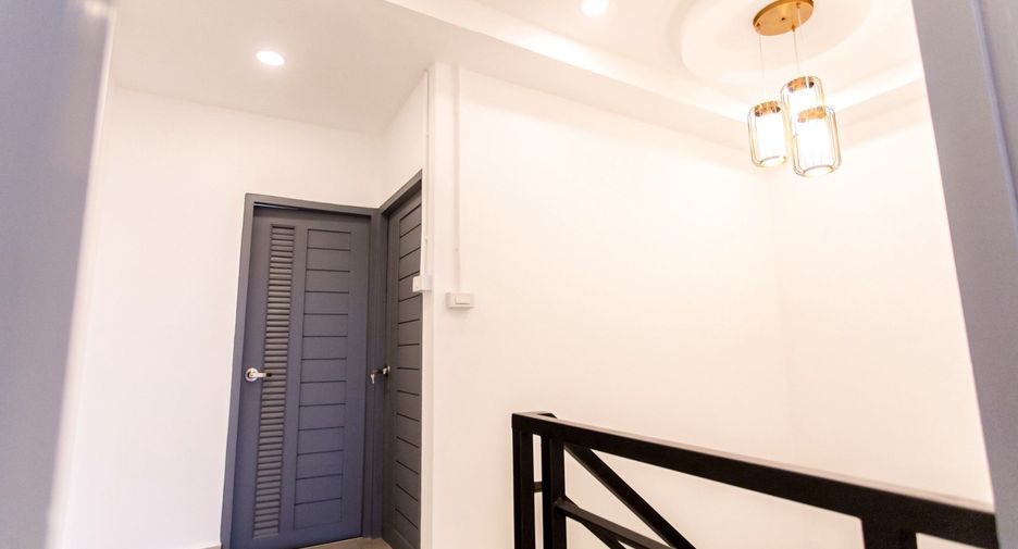 For sale 4 bedrooms townhouse in Bueng Kum, Bangkok