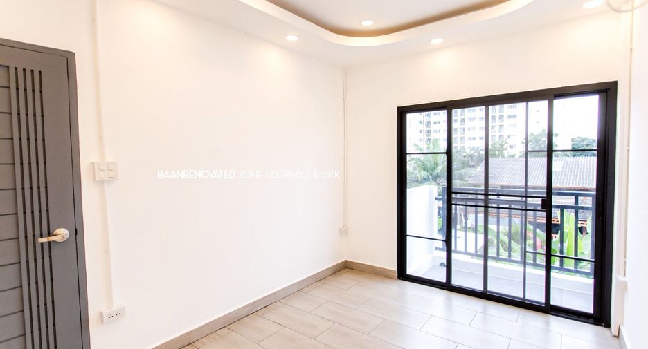 For sale 4 bedrooms townhouse in Bueng Kum, Bangkok