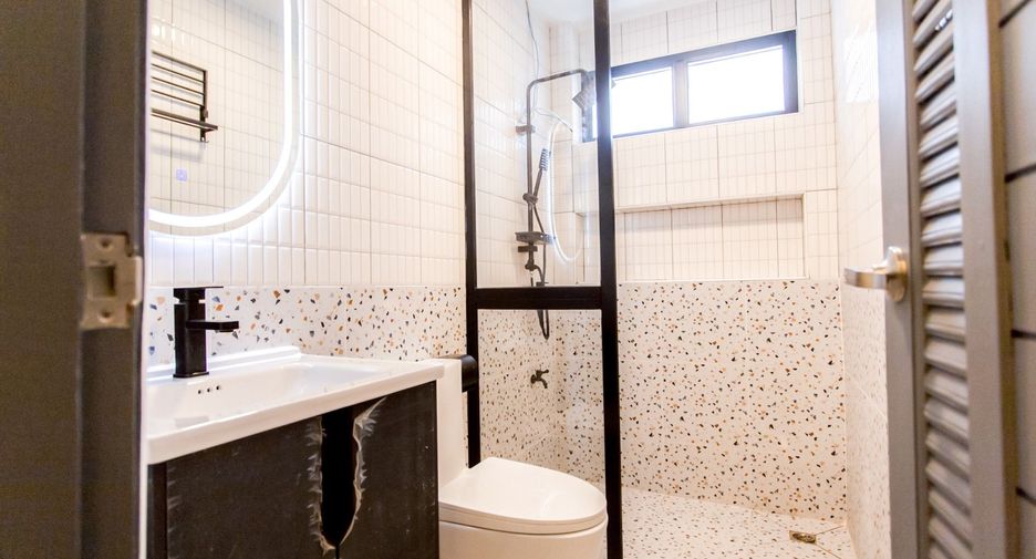 For sale 4 bedrooms townhouse in Bueng Kum, Bangkok