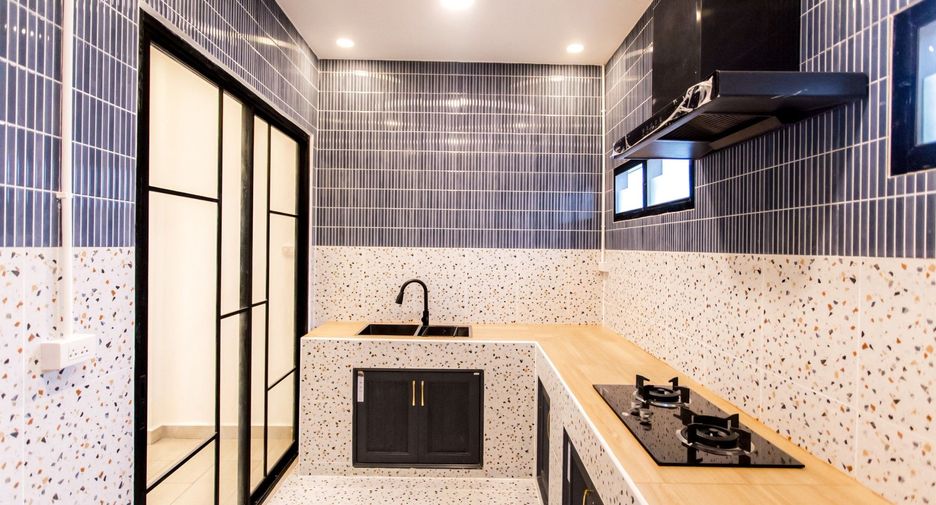 For sale 4 bedrooms townhouse in Bueng Kum, Bangkok