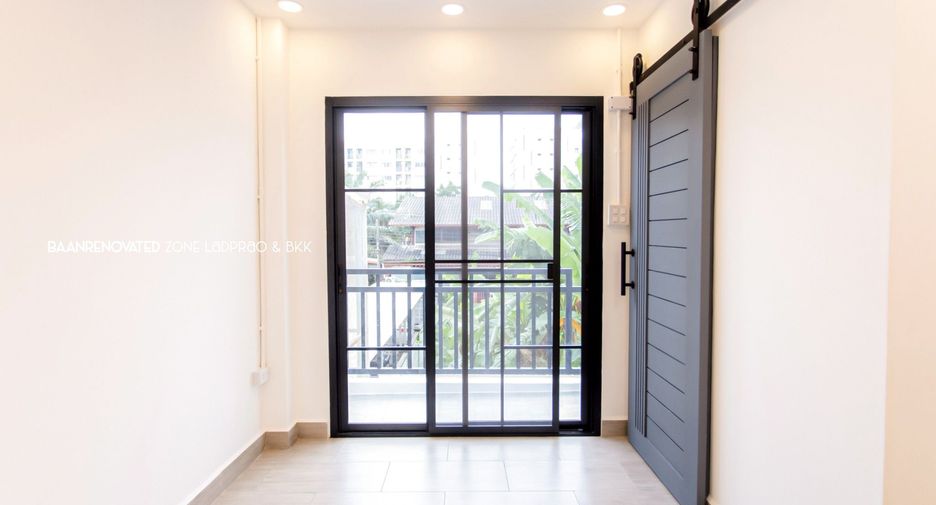 For sale 4 bedrooms townhouse in Bueng Kum, Bangkok