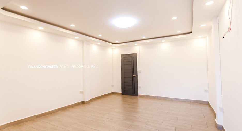 For sale 4 bedrooms townhouse in Bueng Kum, Bangkok