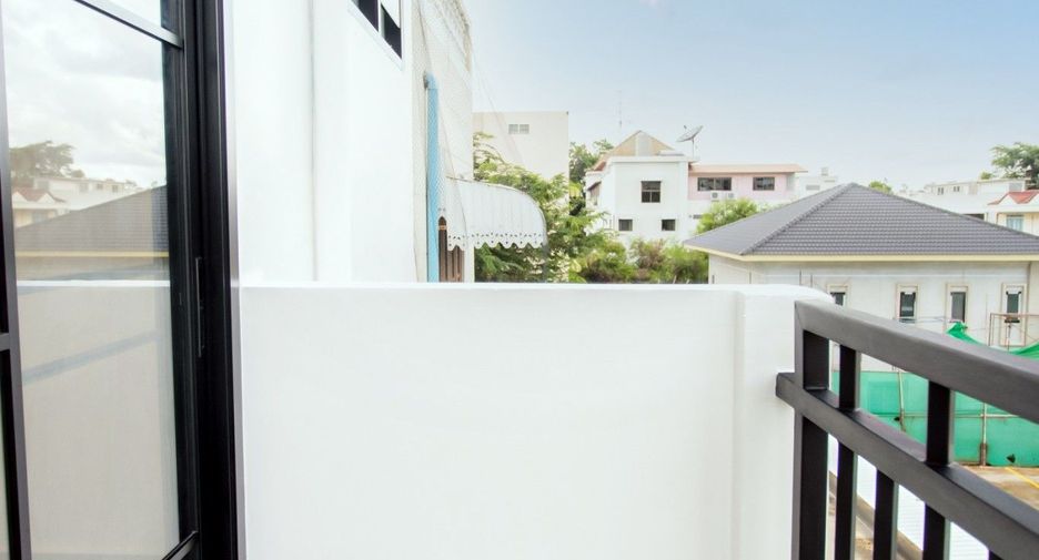 For sale 4 bedrooms townhouse in Bueng Kum, Bangkok