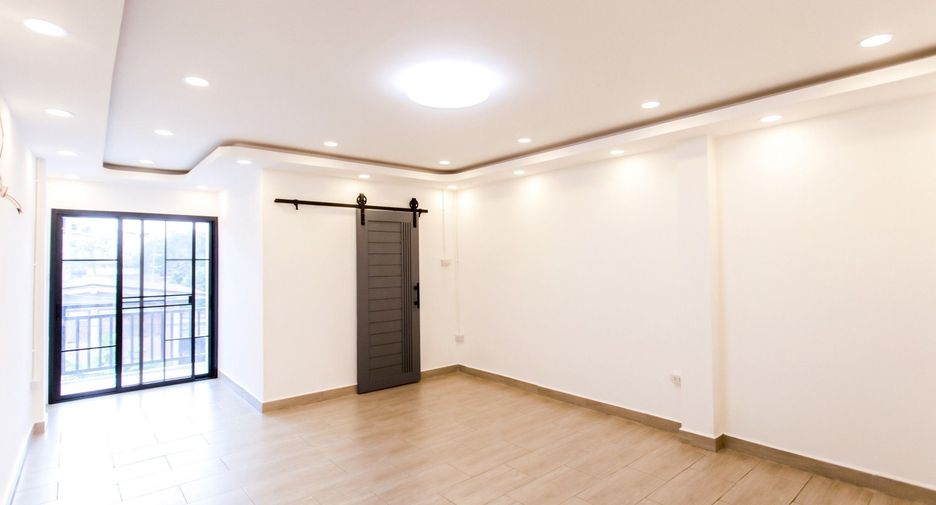 For sale 4 bedrooms townhouse in Bueng Kum, Bangkok