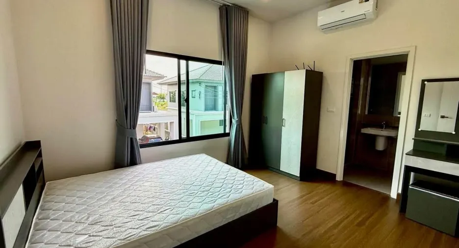Haus zur Miete mit 4 Zimmer in Bang Phli, Samut Prakan