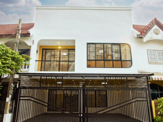 For sale 4 bedrooms townhouse in Wang Thonglang, Bangkok