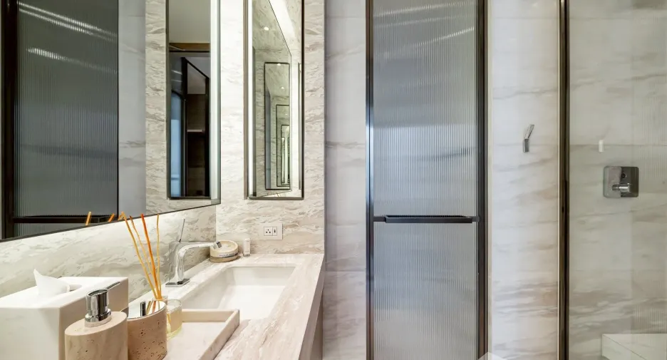 For rent 1 bed condo in Pathum Wan, Bangkok