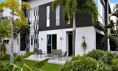 Haus zur Miete mit 3 Zimmer in Mueang Phuket, Phuket