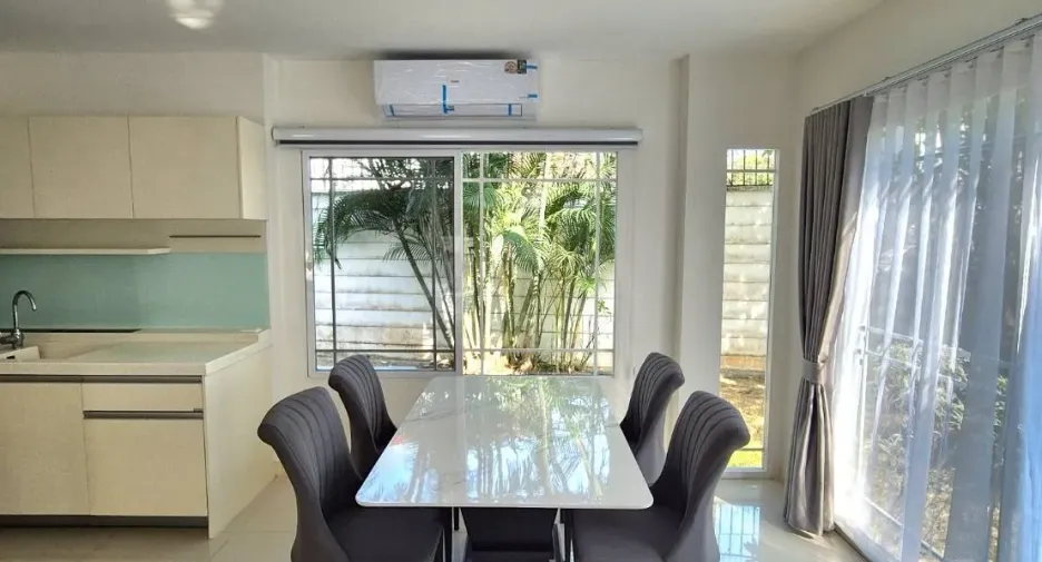 For rent 4 bedrooms house in Mueang Chiang Mai, Chiang Mai