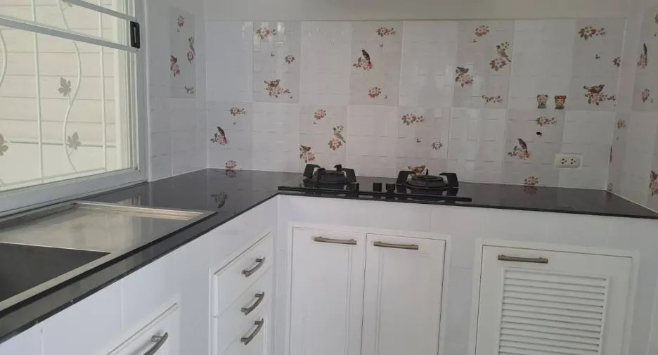For sale 3 bedrooms townhouse in Mueang Samut Prakan, Samut Prakan