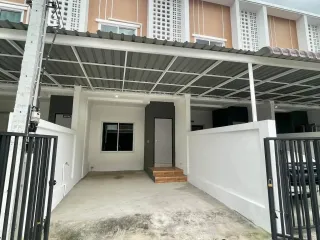 For rent 2 bedrooms townhouse in San Kamphaeng, Chiang Mai