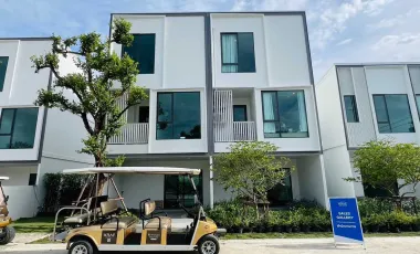 Casa adosada en venta de 3 habitaciones en Bang Phli, Samut Prakan
