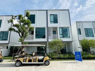 Casa adosada en venta de 3 habitaciones en Bang Phli, Samut Prakan